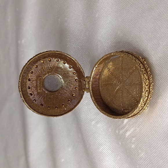 Vintage Forenza micro trinket pill pendant style rhinestone filigree box - Picture 6 of 10